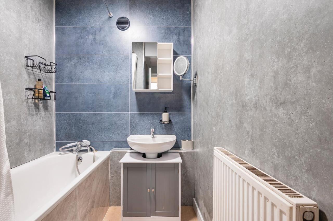 Lovely 4 Bedroom Flat In Wandsworth- לונדון מראה חיצוני תמונה
