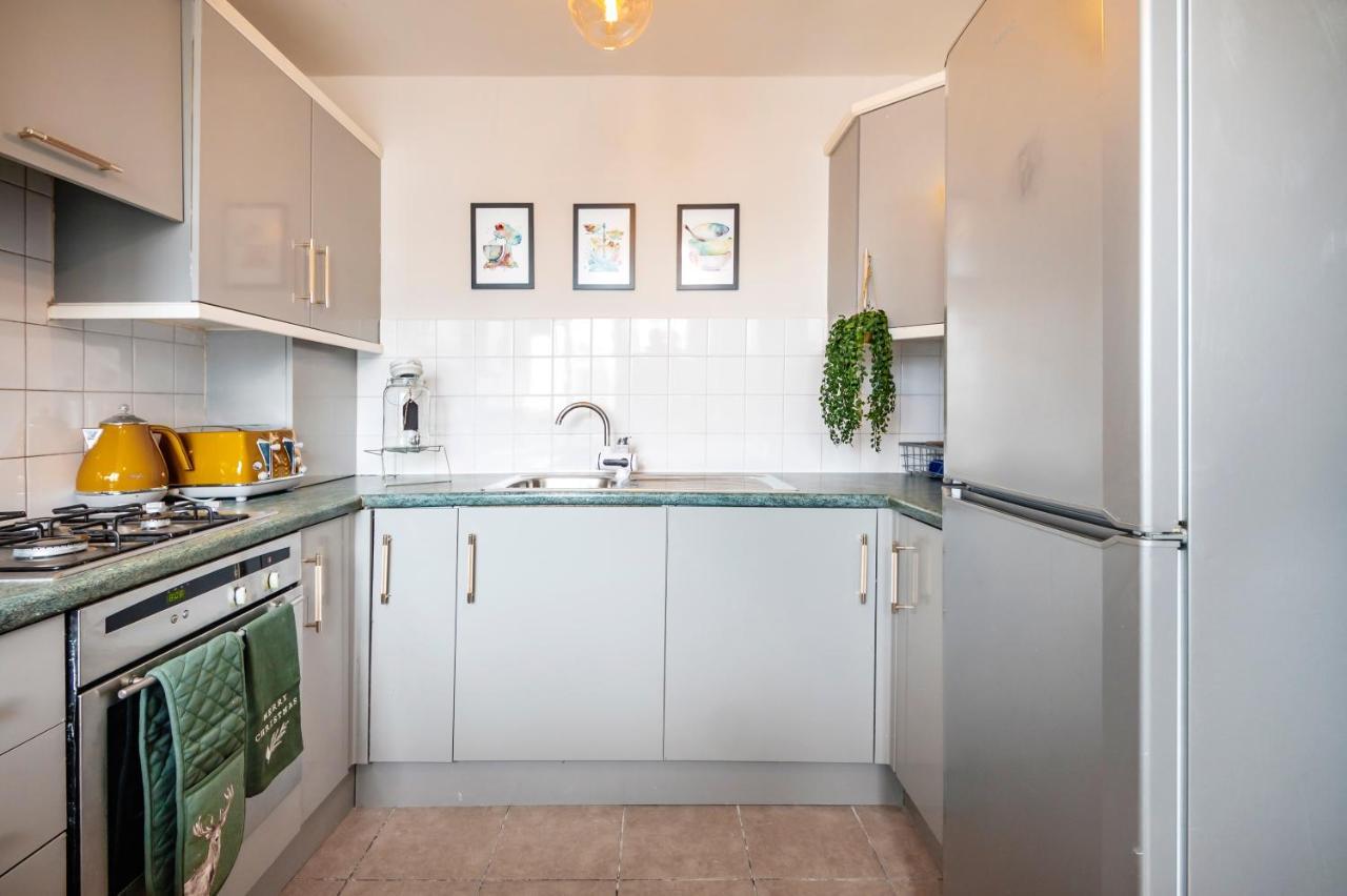 Lovely 4 Bedroom Flat In Wandsworth- לונדון מראה חיצוני תמונה